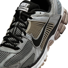 Load image into Gallery viewer, Nike Mens Zoom Vomero 5 - Metallic Silver