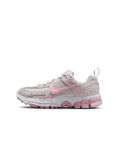 Load image into Gallery viewer, Nike Big Kids Vomero 5 - Vast Grey/Soft Pink