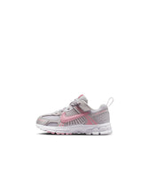Load image into Gallery viewer, Nike (PS) Vomero 5 - Vast Grey