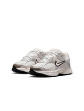 Load image into Gallery viewer, Nike Big Kids V5 RNR - Summit White
