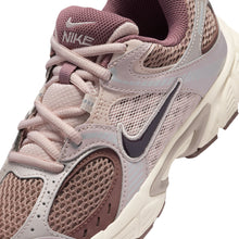 Load image into Gallery viewer, Nike Big Kids V5 Runner - Taupe Haze