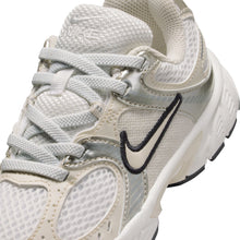 Load image into Gallery viewer, Nike (PS) V5 RNR - Summit White/Orewood Brown