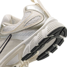 Load image into Gallery viewer, Nike (PS) V5 RNR - Summit White/Orewood Brown