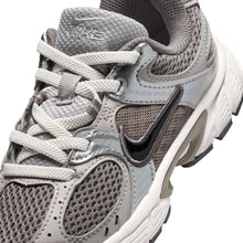Load image into Gallery viewer, Nike (Ps) V5 Runner - Cave Stone