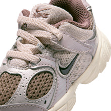 Load image into Gallery viewer, Nike (TD) V5 Runner - Taupe Haze