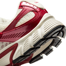 Load image into Gallery viewer, Nike Womens V5 Runner - Valentine's Day