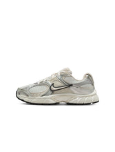 Load image into Gallery viewer, Nike Womens V5 Runner - Summit White