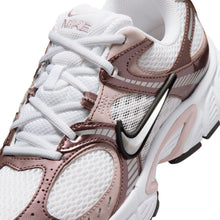 Load image into Gallery viewer, Nike Womens V5 RNR - White/Metallic Platinum