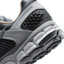 Load image into Gallery viewer, Nike Mens Zoom Vomero 5 - Smoke Grey