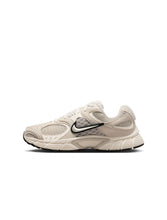 Load image into Gallery viewer, Nike Womens V5 RNR - Light Orewood Brown