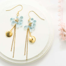 Load image into Gallery viewer, Aquamarine En Pointe Earrings
