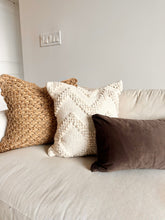 Load image into Gallery viewer, Hardin Velvet Lumbar Pillow Cover
