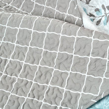 Load image into Gallery viewer, Full/Queen Blue Grey Floral Lightweight Thin Polyester Fabric 3-Piece Quilt Set