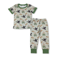 Load image into Gallery viewer, Green short sleeves duck top pants boys pajamas