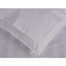 Load image into Gallery viewer, Queen size Hypoallergenic Down Alternative Comforter in White