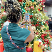 Load image into Gallery viewer, Clip &amp; Go Strap Christmas