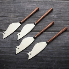 Load image into Gallery viewer, CAMELLIA RATONCITO CHEESE SPREADER/KNIFE 4 PC. SET