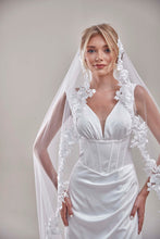 Load image into Gallery viewer, Mantilla Veil with Lace Edge, Floral Veil -D206