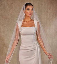 Load image into Gallery viewer, Crystal Knot Beaded Edge Wedding Veil - D250