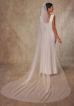 Load image into Gallery viewer, Elegant Bow Wedding Veil