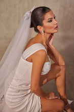 Load image into Gallery viewer, Elegant Bow Wedding Veil