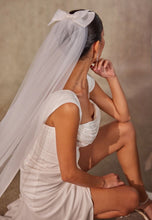 Load image into Gallery viewer, Elegant Bow Wedding Veil