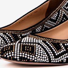 Load image into Gallery viewer, Nampula Crystal-Embellished Black Leather Women Pump