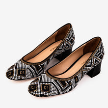 Load image into Gallery viewer, Nampula Crystal-Embellished Black Leather Women Pump