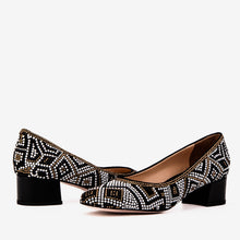 Load image into Gallery viewer, Nampula Crystal-Embellished Black Leather Women Pump