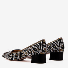 Load image into Gallery viewer, Nampula Crystal-Embellished Black Leather Women Pump