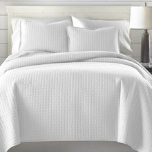 Load image into Gallery viewer, Full/Queen Lightweight White Ultra Soft 3-Piece Microfiber Quilt Set