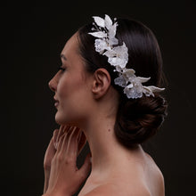 Load image into Gallery viewer, Elegant White Flower &amp; Bead Bridal Hair Comb
