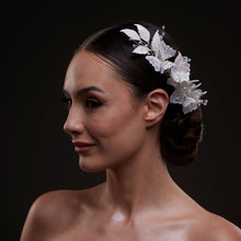 Load image into Gallery viewer, Elegant White Flower &amp; Bead Bridal Hair Comb