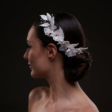 Load image into Gallery viewer, Elegant White Flower &amp; Bead Bridal Hair Comb