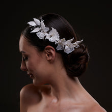 Load image into Gallery viewer, Elegant White Flower &amp; Bead Bridal Hair Comb