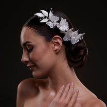 Load image into Gallery viewer, Elegant White Flower &amp; Bead Bridal Hair Comb