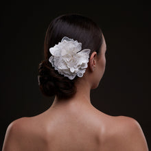 Load image into Gallery viewer, Elegant White Flower Bridal Hair Comb