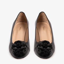 Load image into Gallery viewer, The Diva Black Leather Cap Toe Block Heel Pump Women Shoe