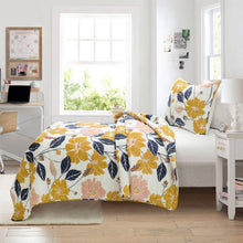 Load image into Gallery viewer, Full/Queen  Aloha Hawaiian Floral Lightweight Quilt Set