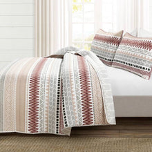Load image into Gallery viewer, Full/Queen Lightweight Rustic Red Chevron Stripe Reversible 3 Piece Quilt Set