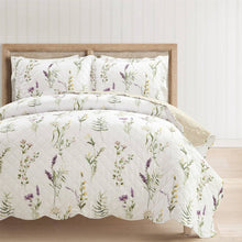 Load image into Gallery viewer, Full/Queen Scallop Edge Floral Lightweight 3 Piece Quilt Set