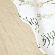 Load image into Gallery viewer, Full/Queen Scallop Edge Floral Lightweight 3 Piece Quilt Set