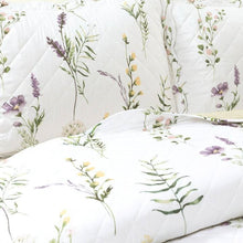 Load image into Gallery viewer, Full/Queen Scallop Edge Floral Lightweight 3 Piece Quilt Set