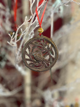 Load image into Gallery viewer, Bird Round Frame Ornament