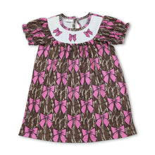 Load image into Gallery viewer, Short sleeves bow smocked camo baby girls dresses