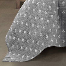 Load image into Gallery viewer, King size 3-Piece Reversible Cotton Yarn Woven Quilt Set in Grey and White