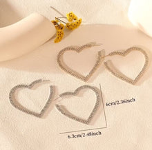 Load image into Gallery viewer, Glitzy Hearts Earrings