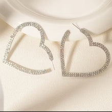 Load image into Gallery viewer, Glitzy Hearts Earrings