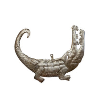 Load image into Gallery viewer, Underwater Gator