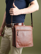 Load image into Gallery viewer, Leather Crossbody Bag for Travel Work